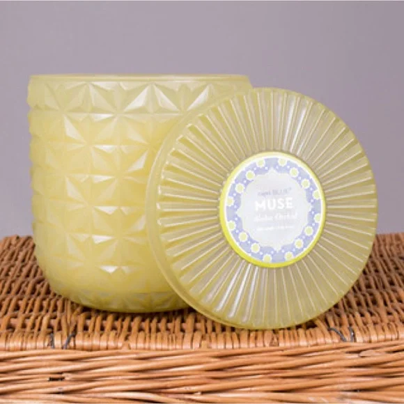 Capri Blue Muse Aloha Orchid Candle Jumbo Faceted Glass Jar 30 Ounce 2 Wick - Picture 9 of 9